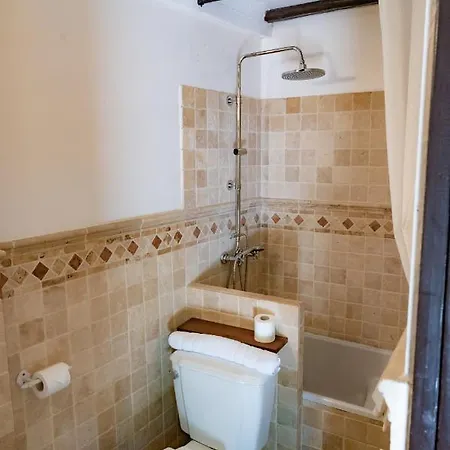 Fleur De Lys Bed & Breakfast Fayence